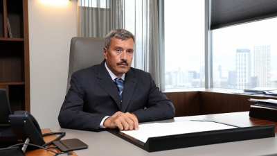 Мост через Лену превратили в белое золото